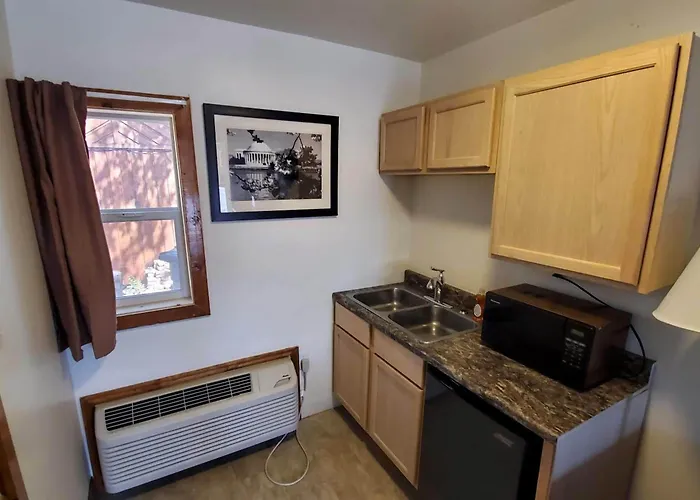 Teton Court Motel *